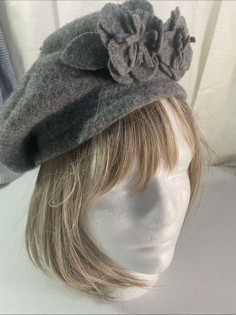 Kohl's Gray Floral Wool Beret